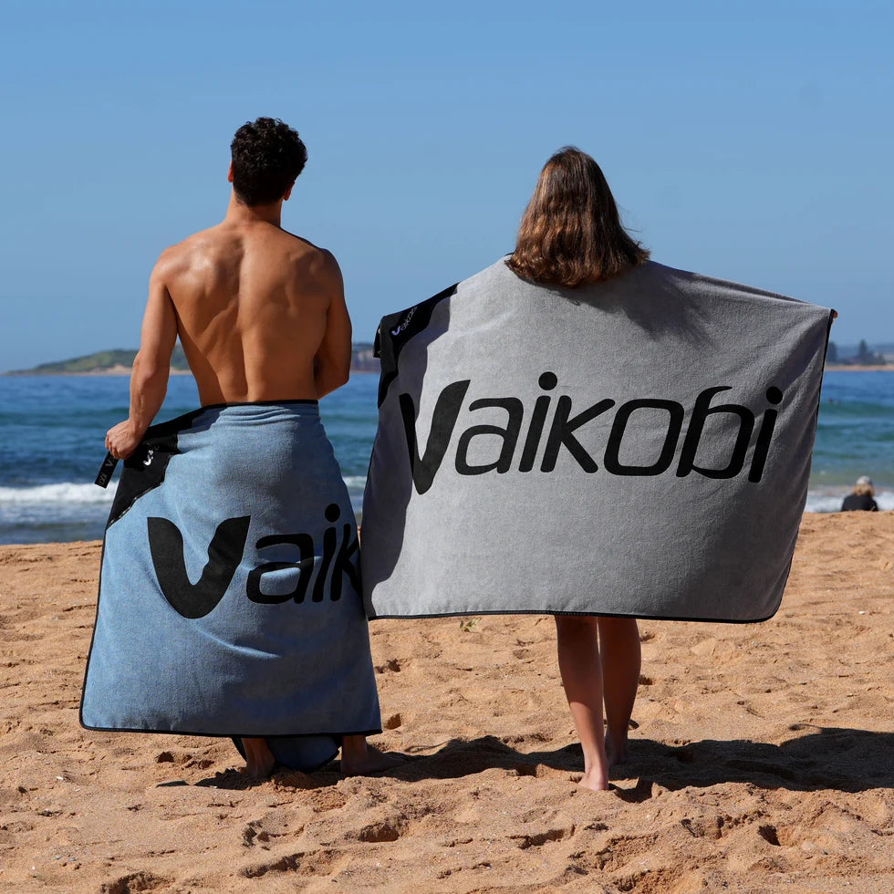 Vaikobi Beach Towel with Zip Pocket