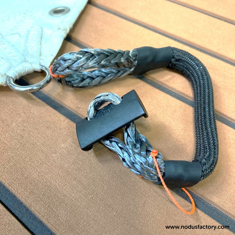Nodus Halyard and Sheet Shackle CS3 with Dyneema Sheath DYSC Marine