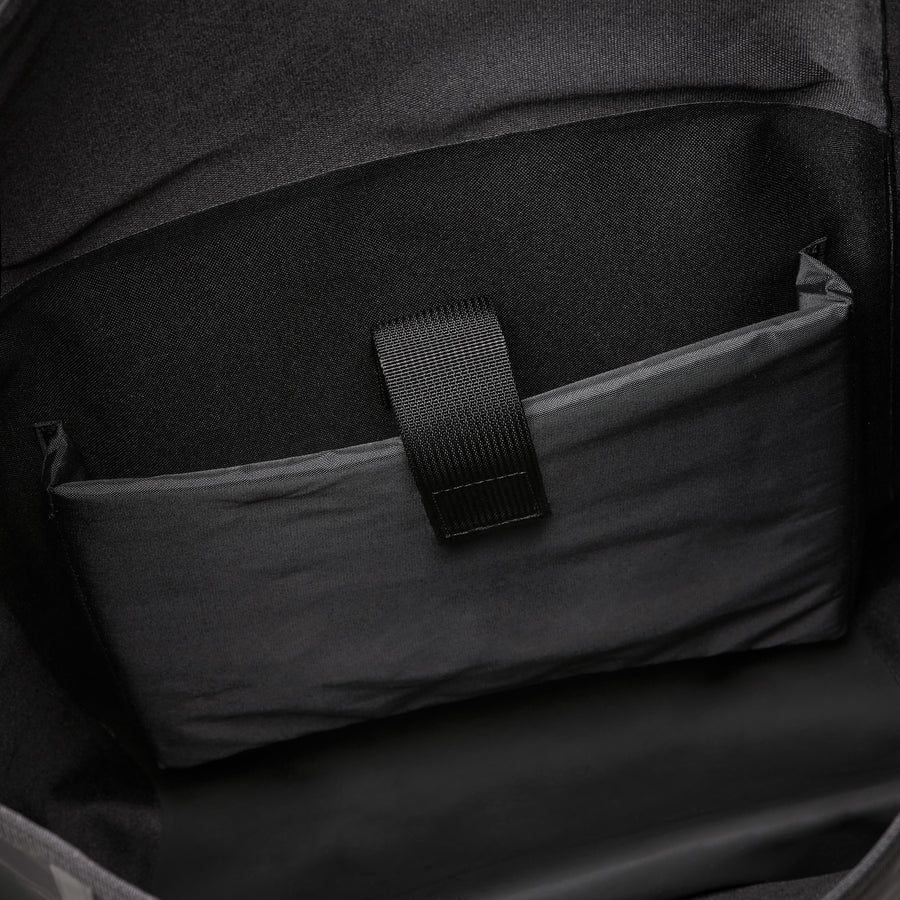 MUSTO 40L WATERPROOF BACKPACK